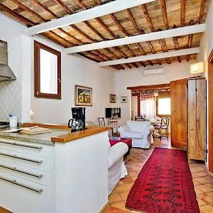 Lungaretta 97 , Rome Italy